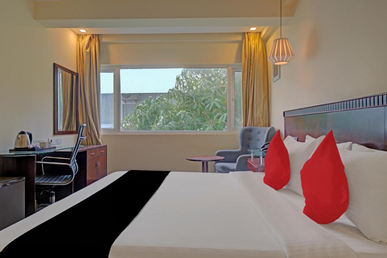 Townhouse 515 Hotel Iris T Nagar Near Shri Ayyappan Temple Csennai Kültér fotó