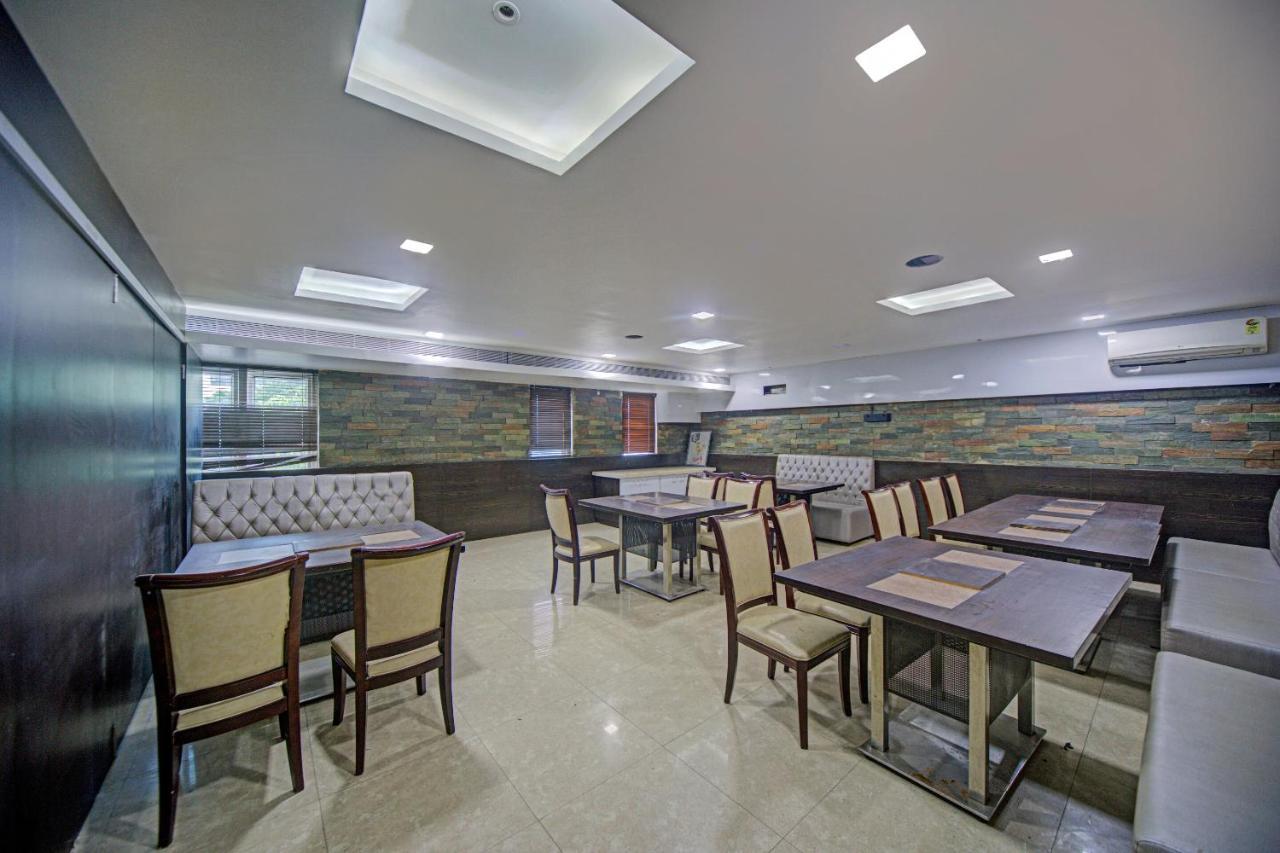 Townhouse 515 Hotel Iris T Nagar Near Shri Ayyappan Temple Csennai Kültér fotó